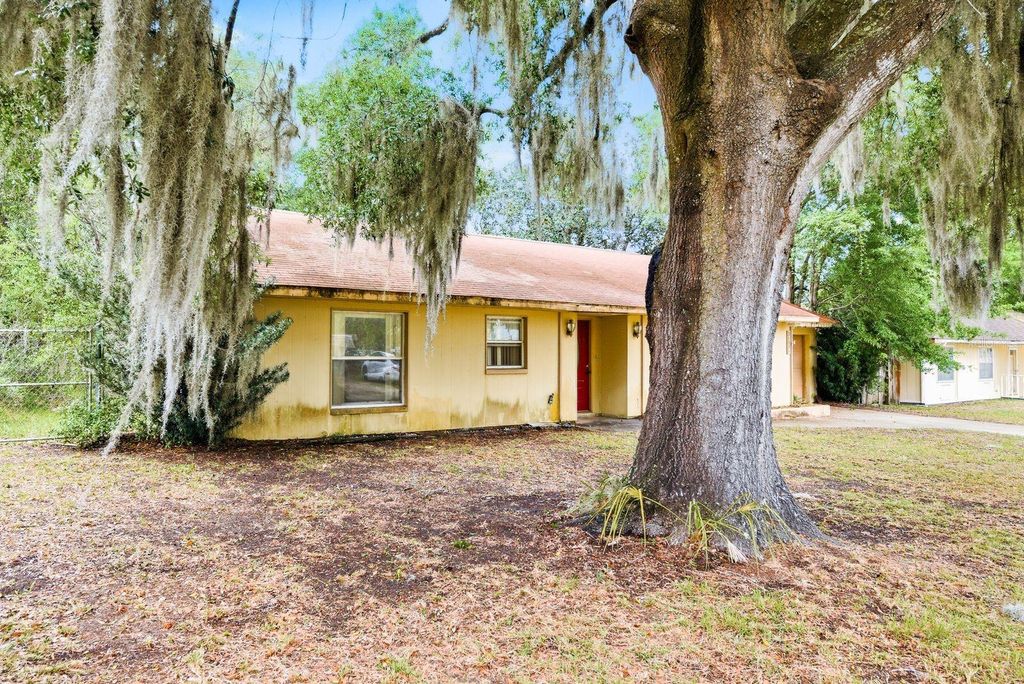 Photo of 31035 Willow Bank Avenue, Brooksville, FL 34602 (MLS # TB8492225)