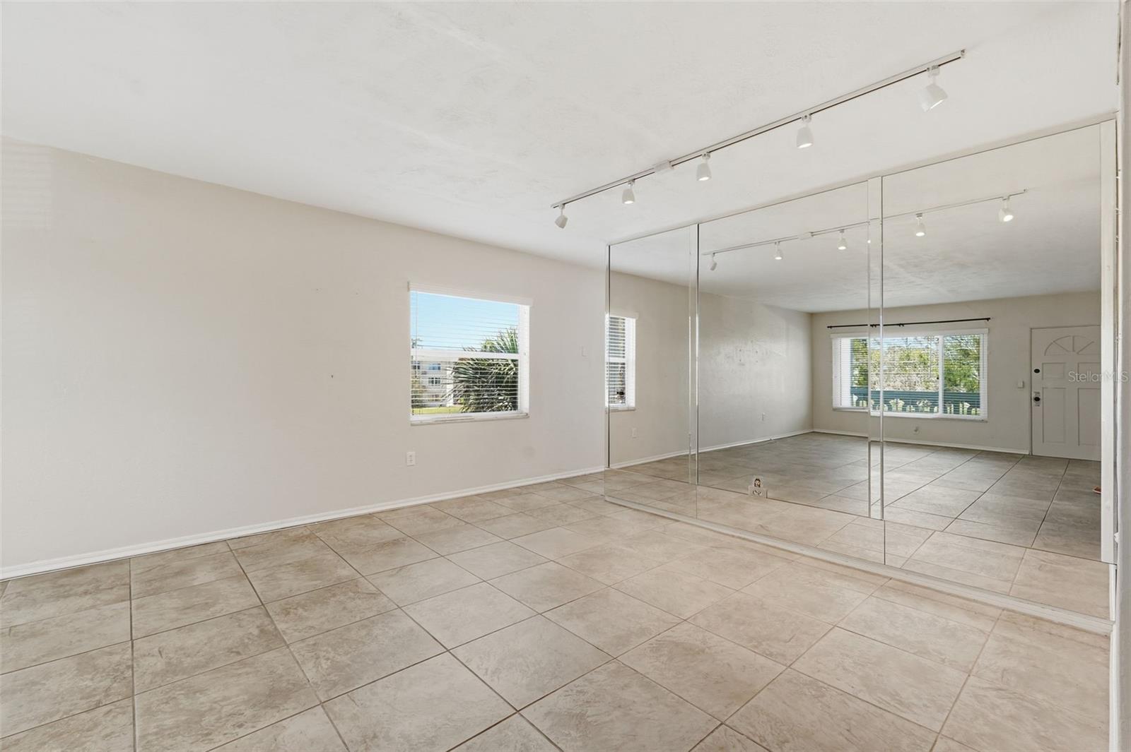 ON TOP OF THE WORLD - Residential