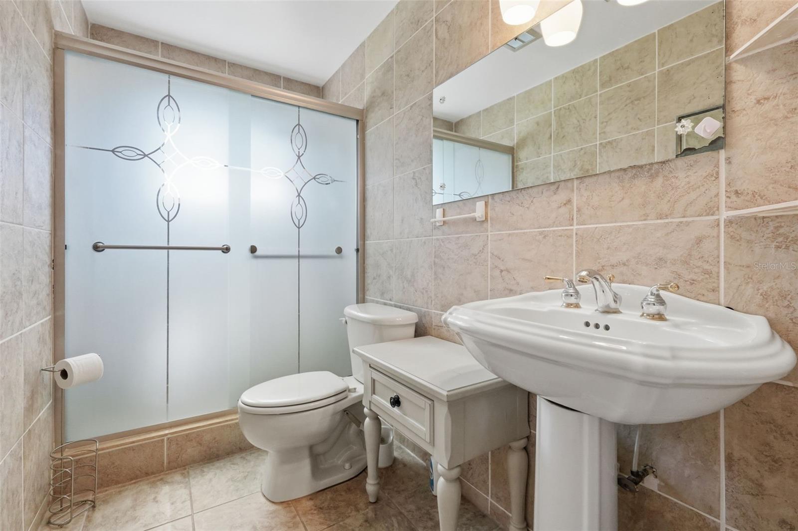 ON TOP OF THE WORLD - Residential