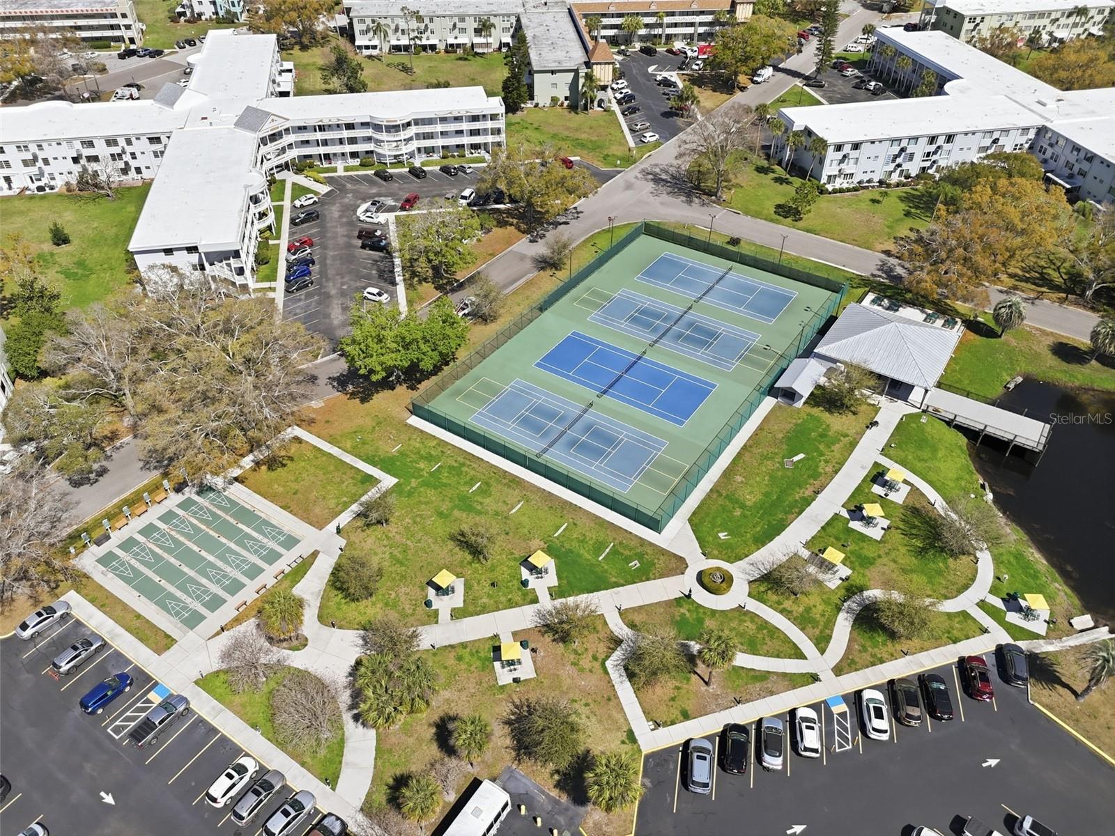 ON TOP OF THE WORLD - Residential