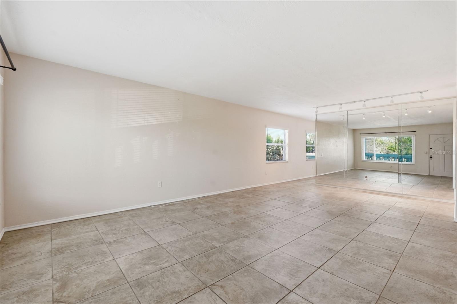 ON TOP OF THE WORLD - Residential