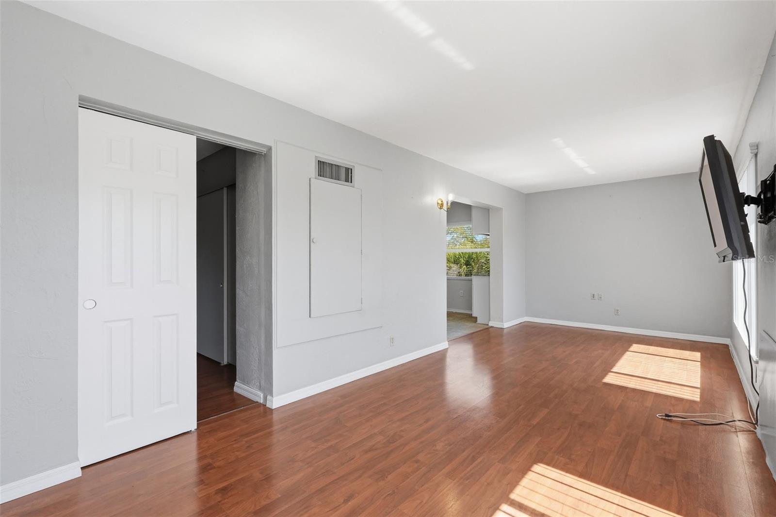 ON TOP OF THE WORLD - Residential