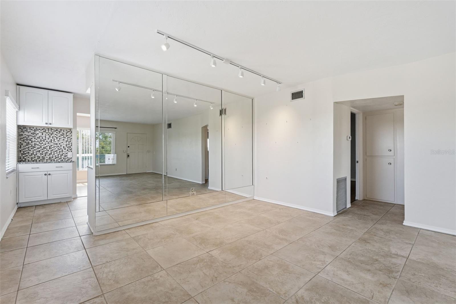 ON TOP OF THE WORLD - Residential