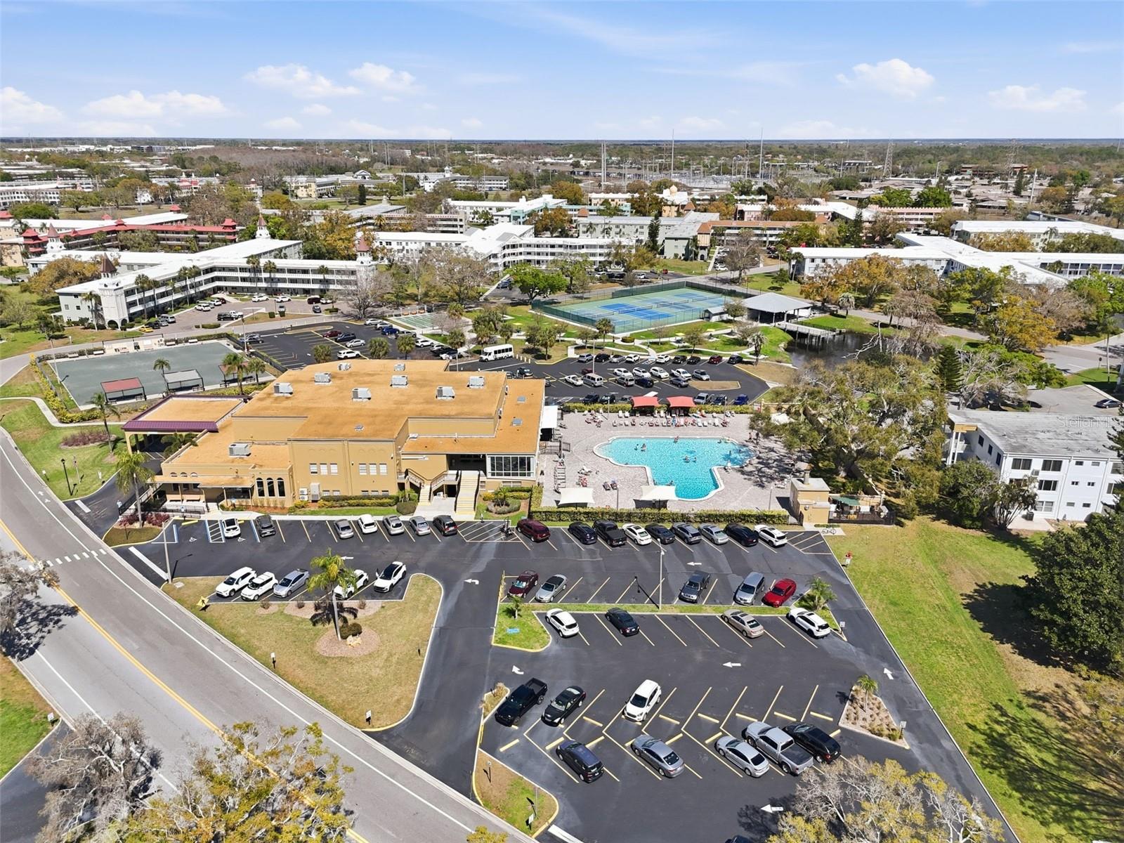 ON TOP OF THE WORLD - Residential