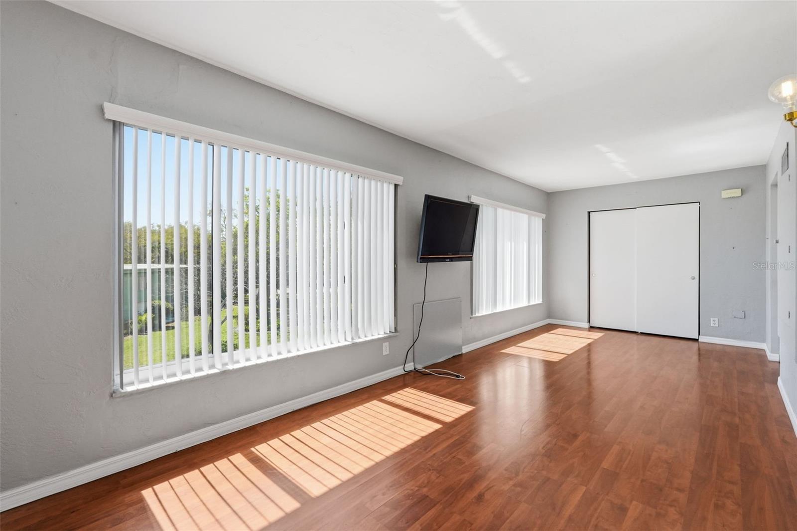 ON TOP OF THE WORLD - Residential