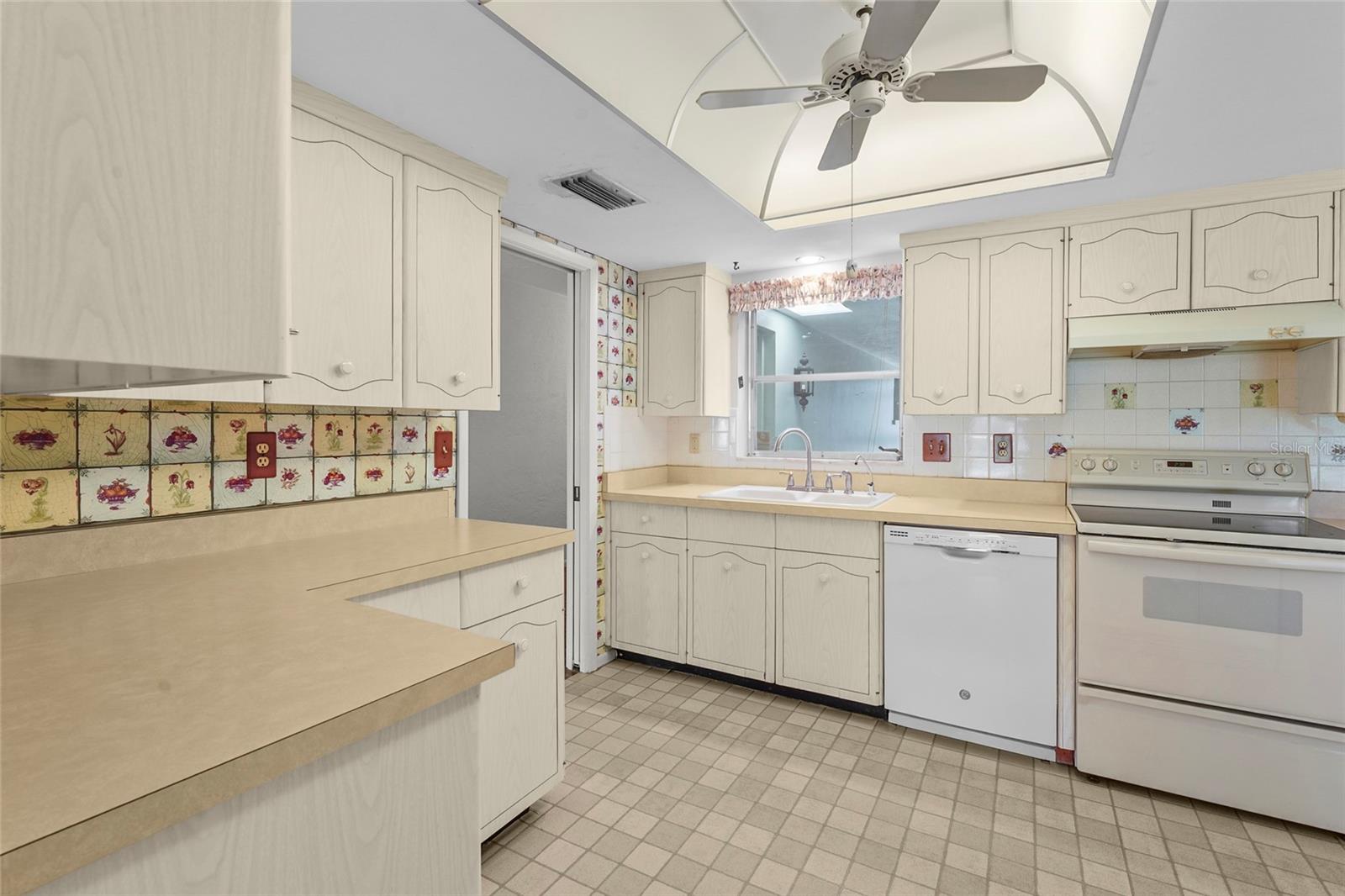 SOUTH GATE VILLAGE GREEN 10 - Residential