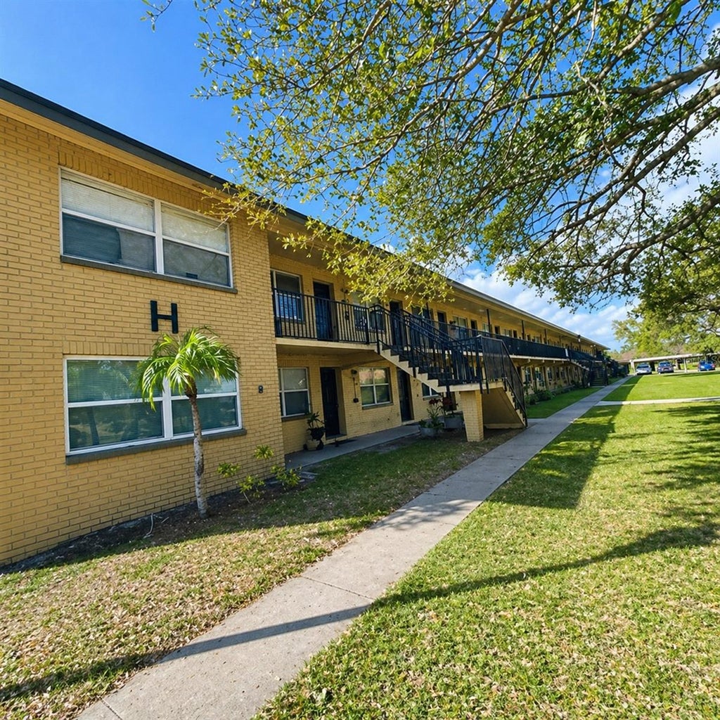 Photo of 2501 Harn Boulevard #H27, Clearwater, FL 33764 (MLS # TB8545548)