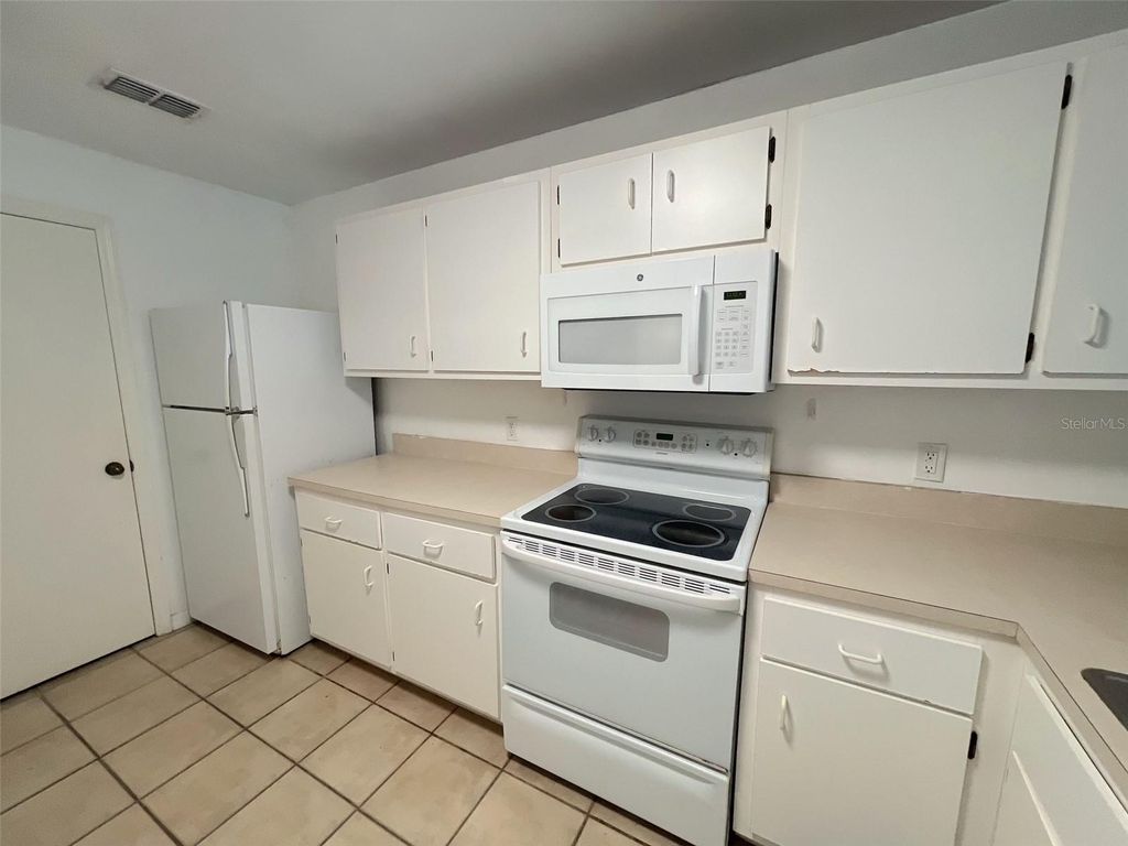 Photo of 4700 SW Archer Road #D30, Gainesville, FL 32608 (MLS # GC539721)