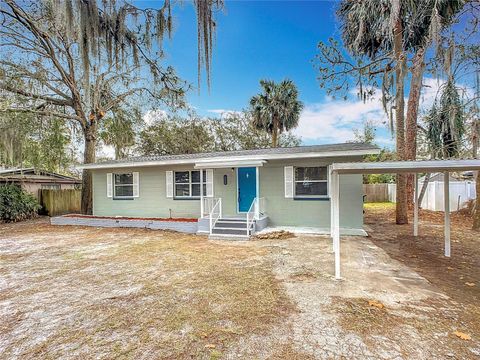 A home in EUSTIS