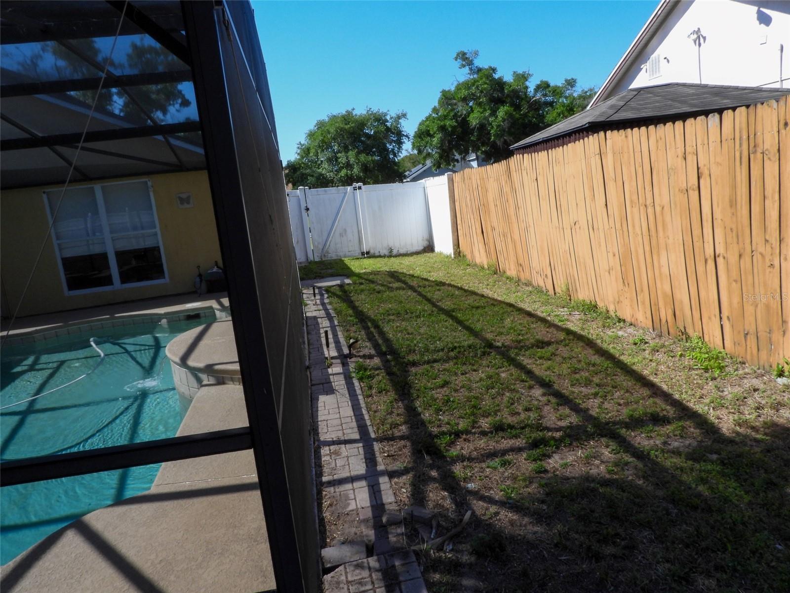 COUNTRY RUN - Residential