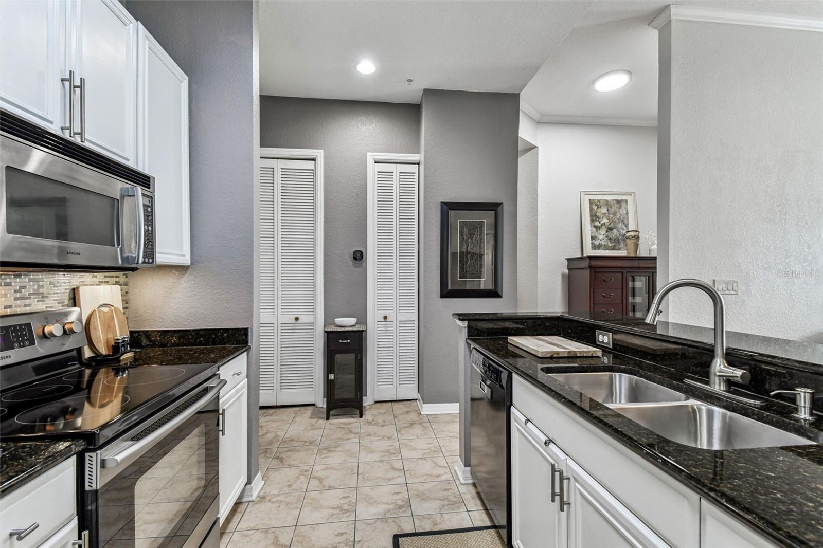 PARKCREST HARBOUR ISLAND CONDO - Residential