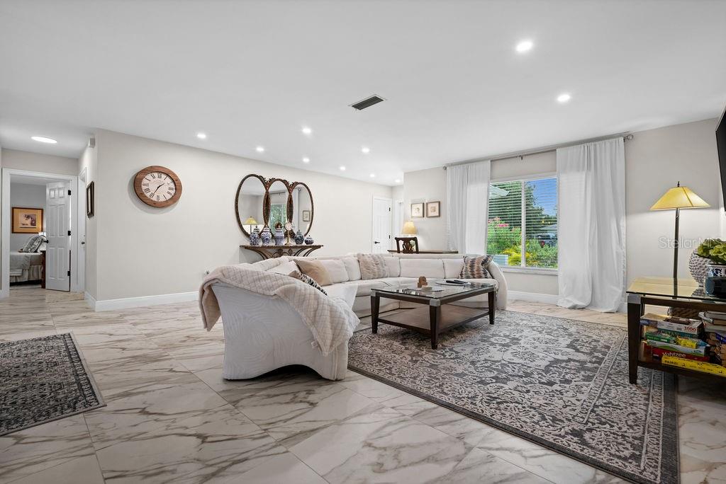 SOUTH VENICE - Residential Lease