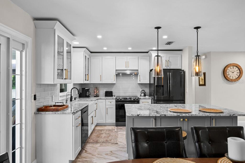 SOUTH VENICE - Residential Lease