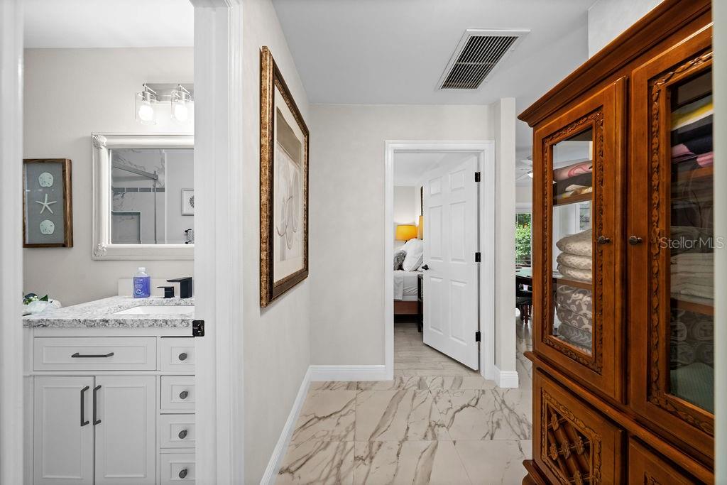 SOUTH VENICE - Residential Lease