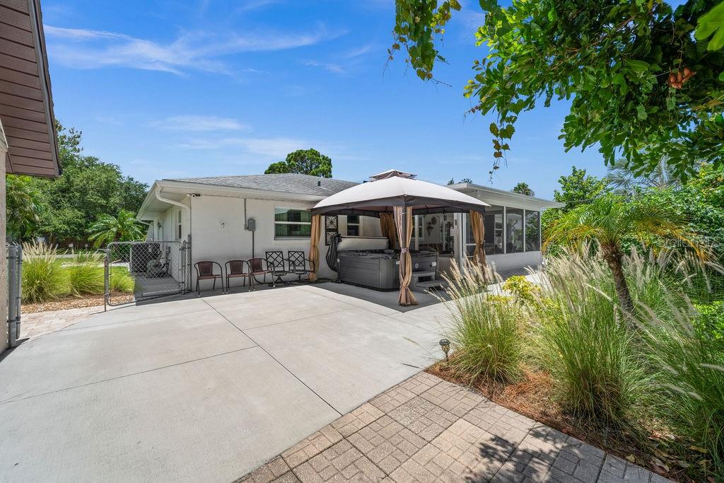 SOUTH VENICE - Residential Lease