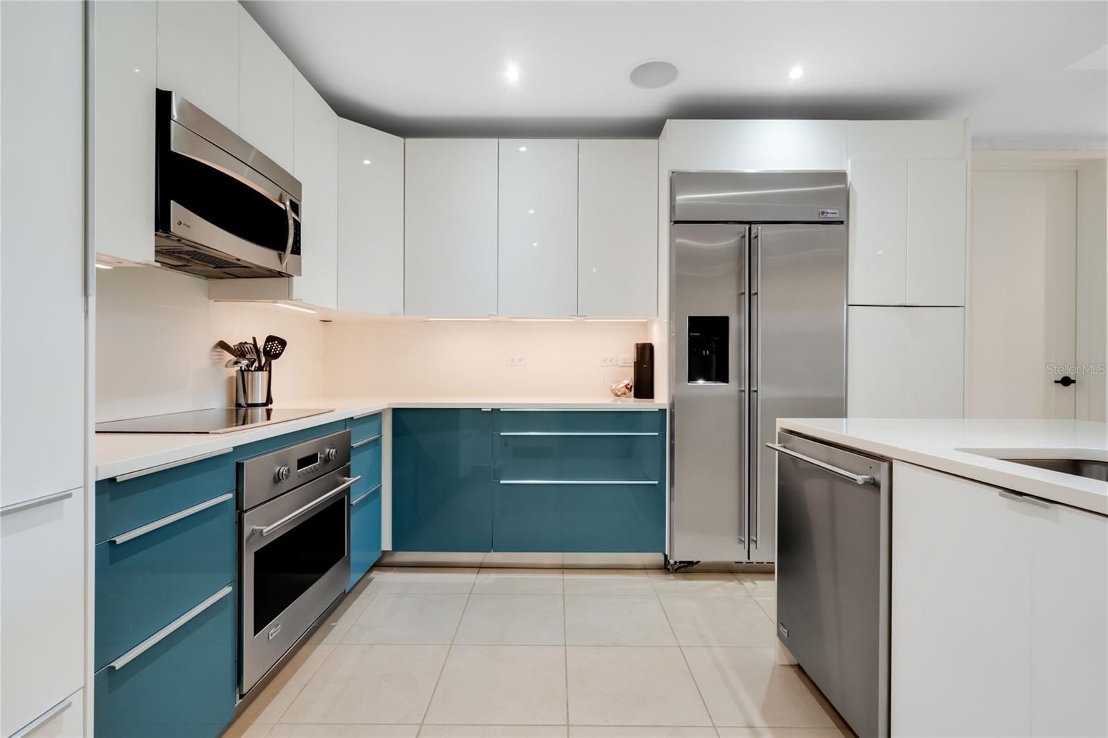 LAS VERANDAS CONDOMINIUM - Residential