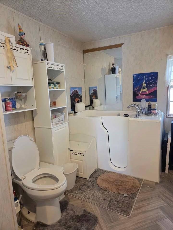 S 105 FT OF E 100 FT OF FOLLOWING DESC COMM NW COR - Residential