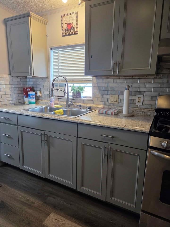 S 105 FT OF E 100 FT OF FOLLOWING DESC COMM NW COR - Residential