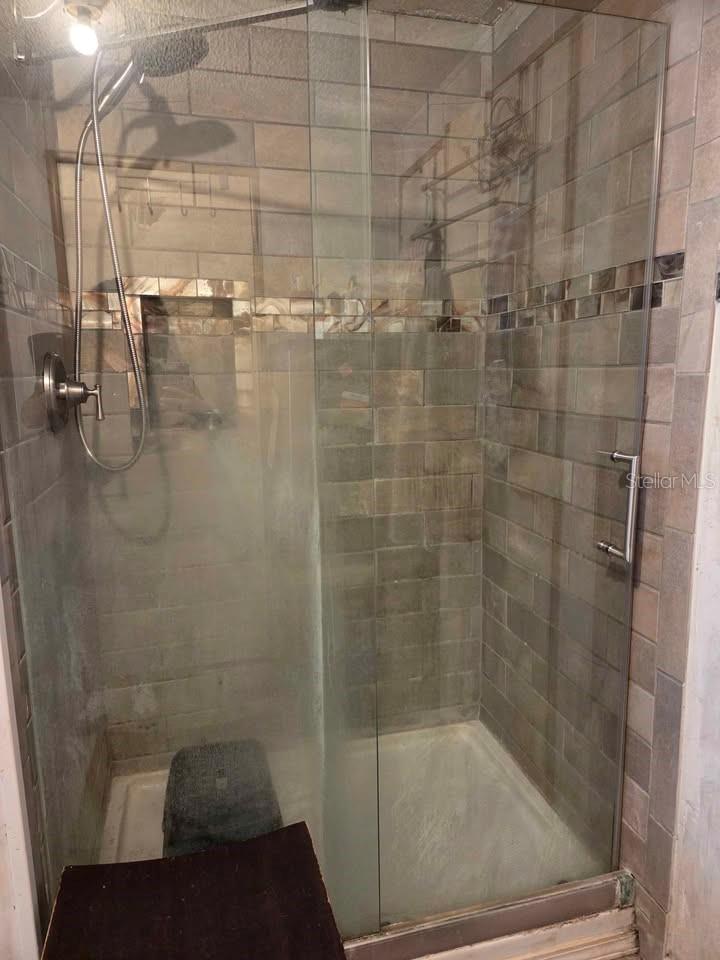 S 105 FT OF E 100 FT OF FOLLOWING DESC COMM NW COR - Residential