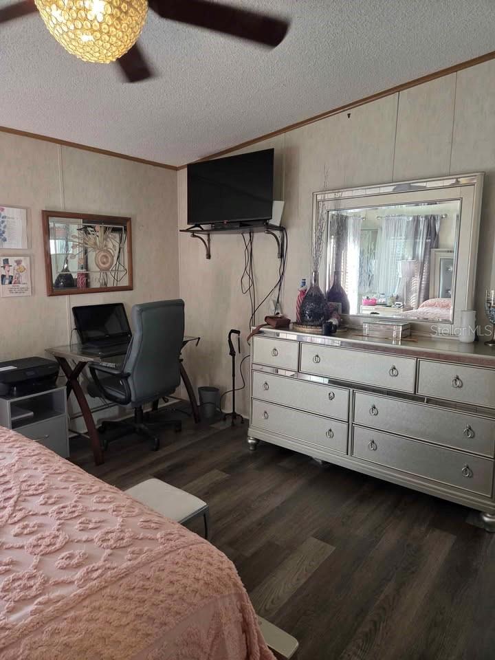 S 105 FT OF E 100 FT OF FOLLOWING DESC COMM NW COR - Residential