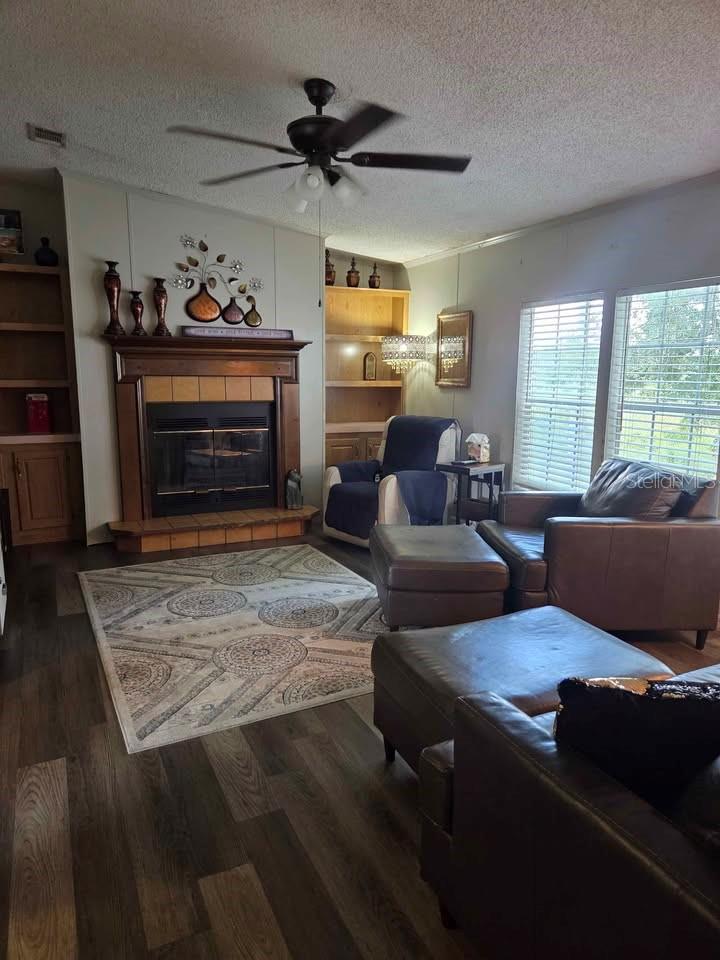 S 105 FT OF E 100 FT OF FOLLOWING DESC COMM NW COR - Residential