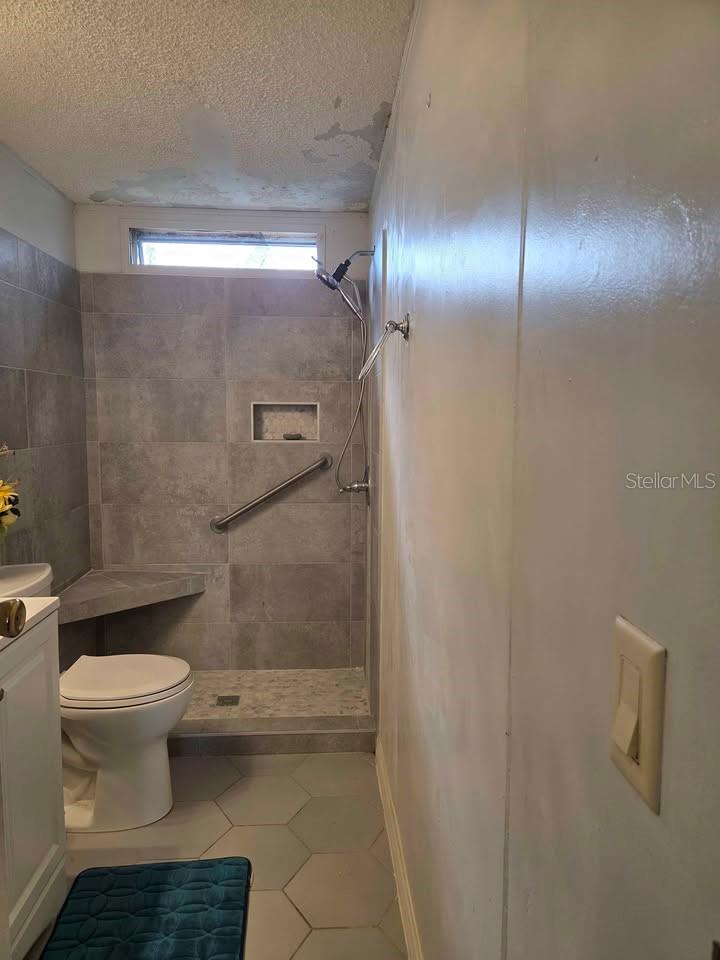 S 105 FT OF E 100 FT OF FOLLOWING DESC COMM NW COR - Residential