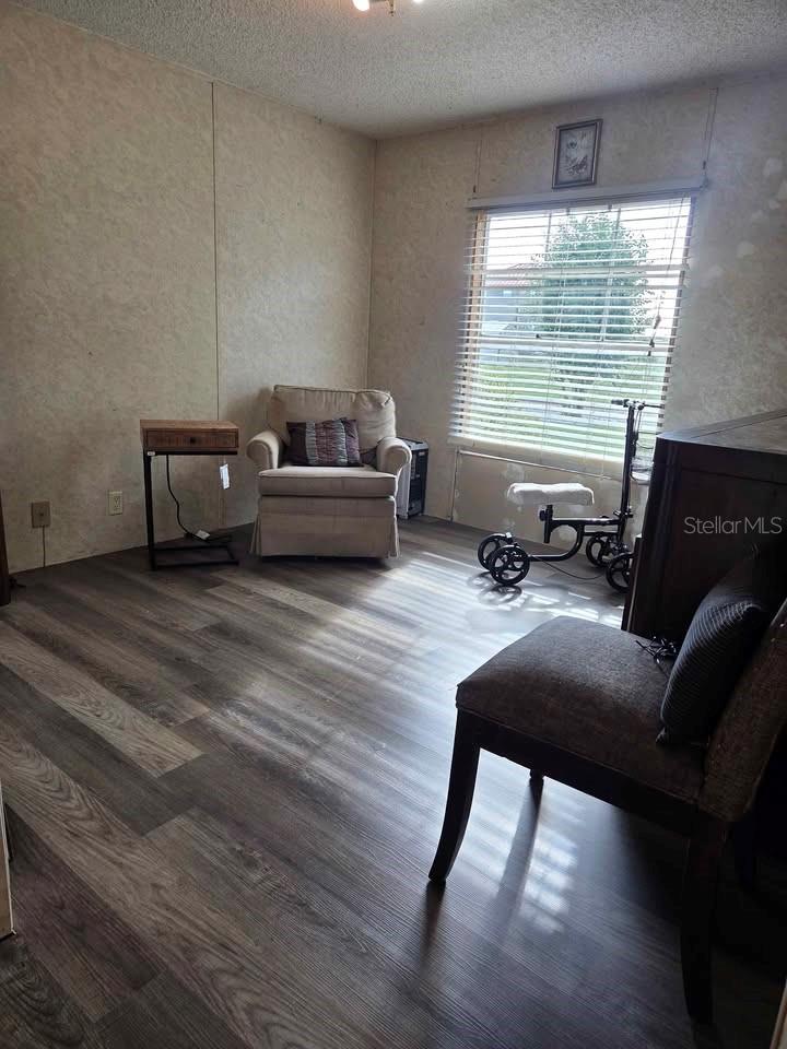 S 105 FT OF E 100 FT OF FOLLOWING DESC COMM NW COR - Residential