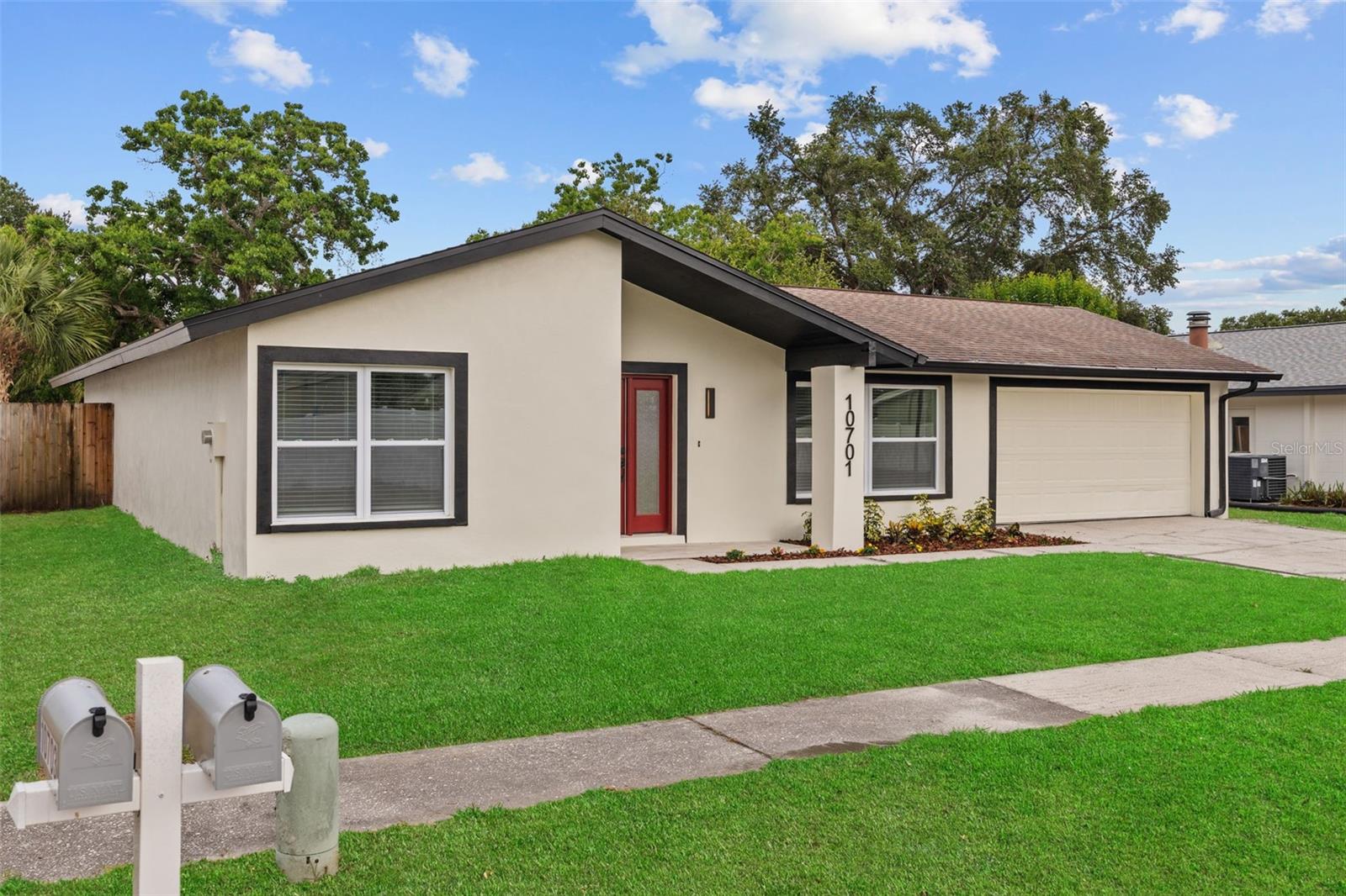 10701 GLEN IVY LANE