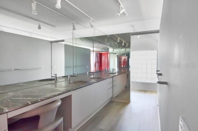 LA GUNA PARK - Residential