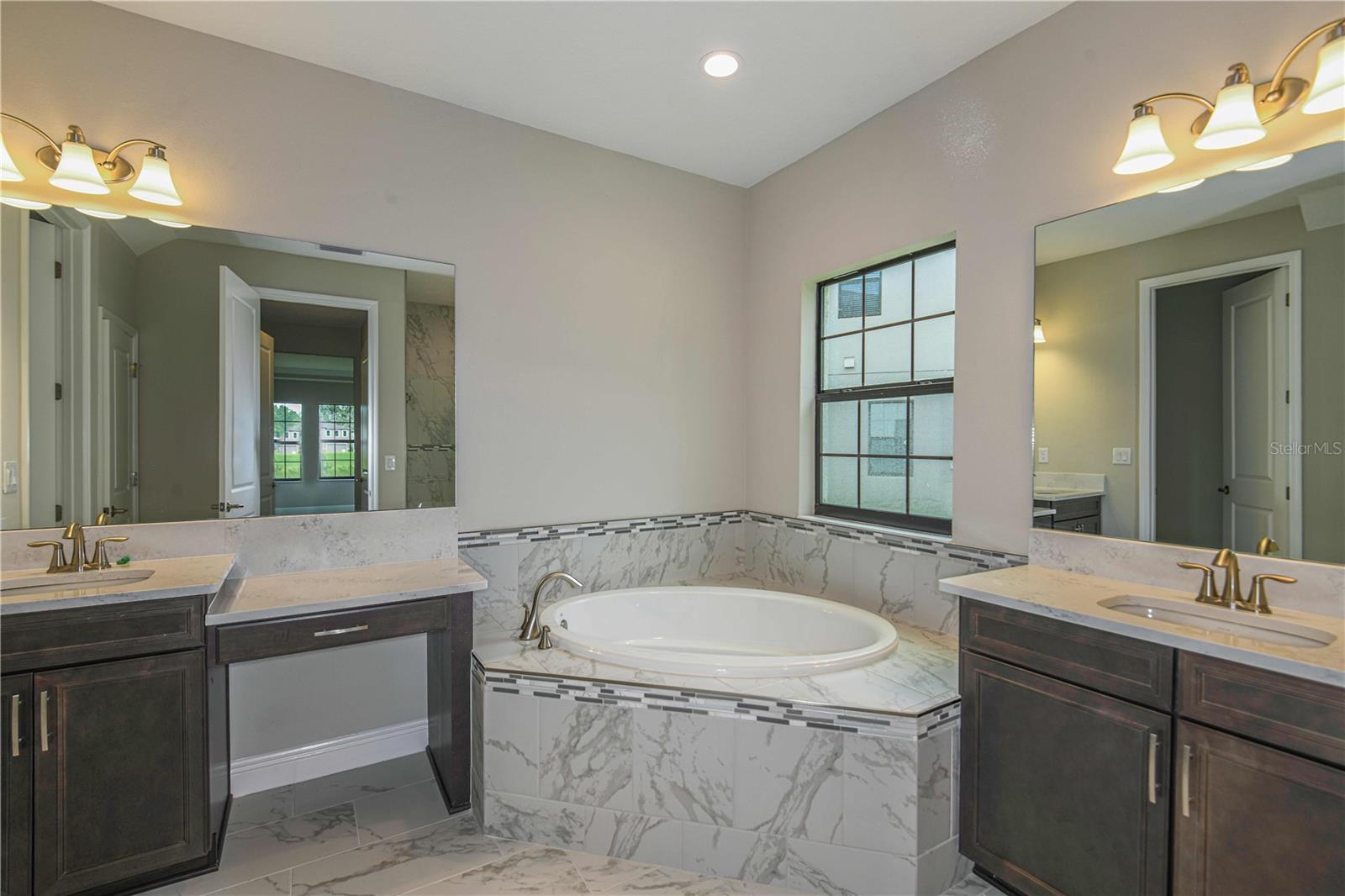 HINTON HAWKSTONE PHASE 1A2 LOT 22 BLOCK 21 - Residential