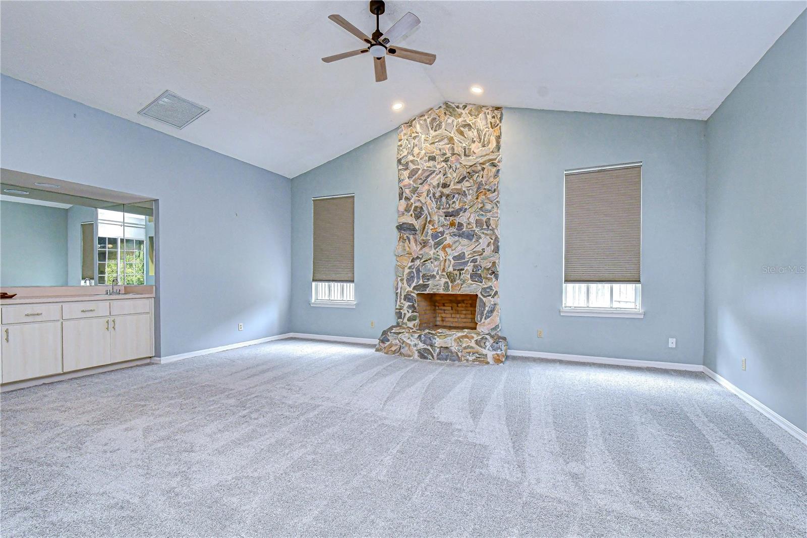 DRAKES PLACE - Residential