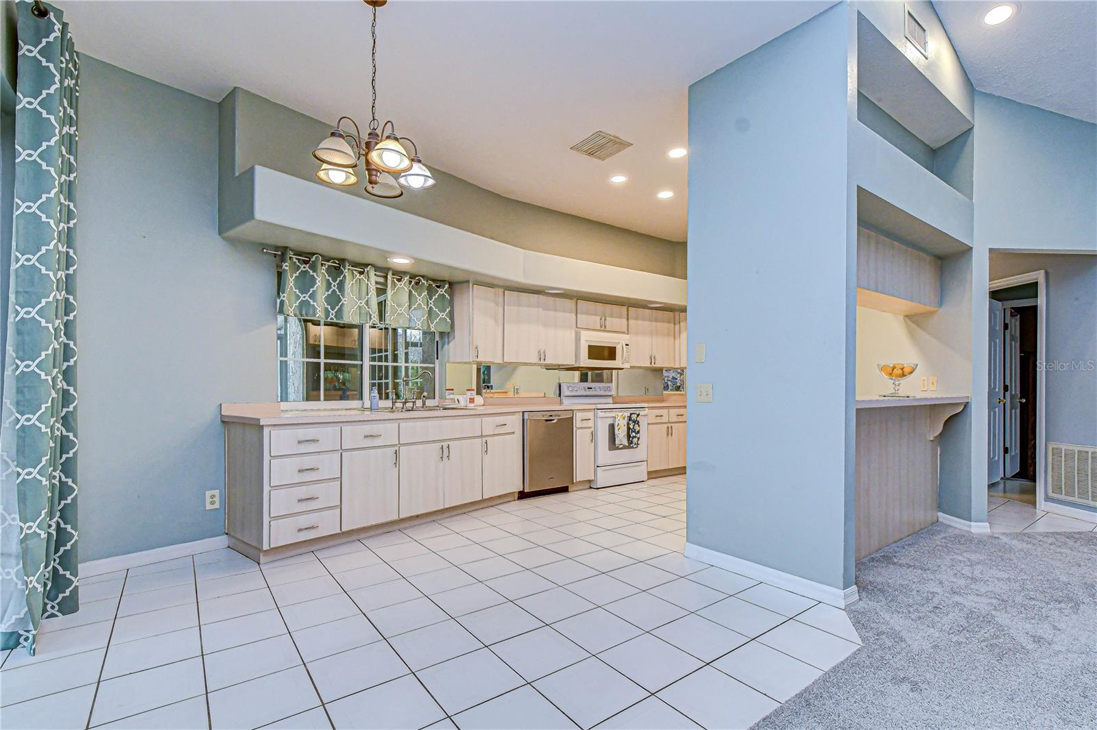 DRAKES PLACE - Residential