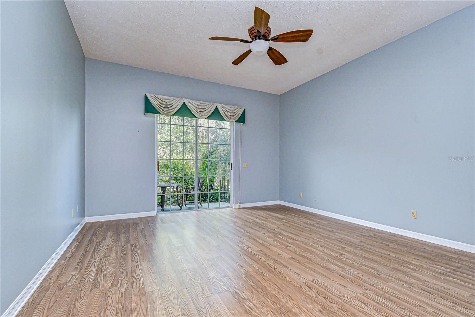 DRAKES PLACE - Residential