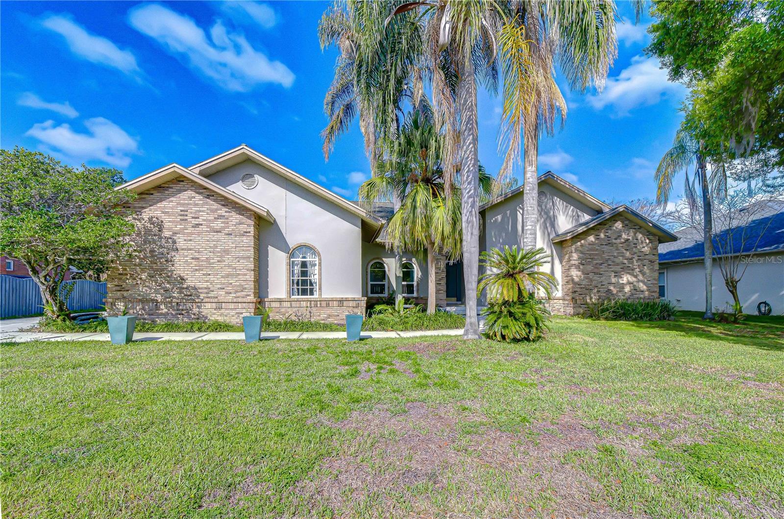 DRAKES PLACE - Residential