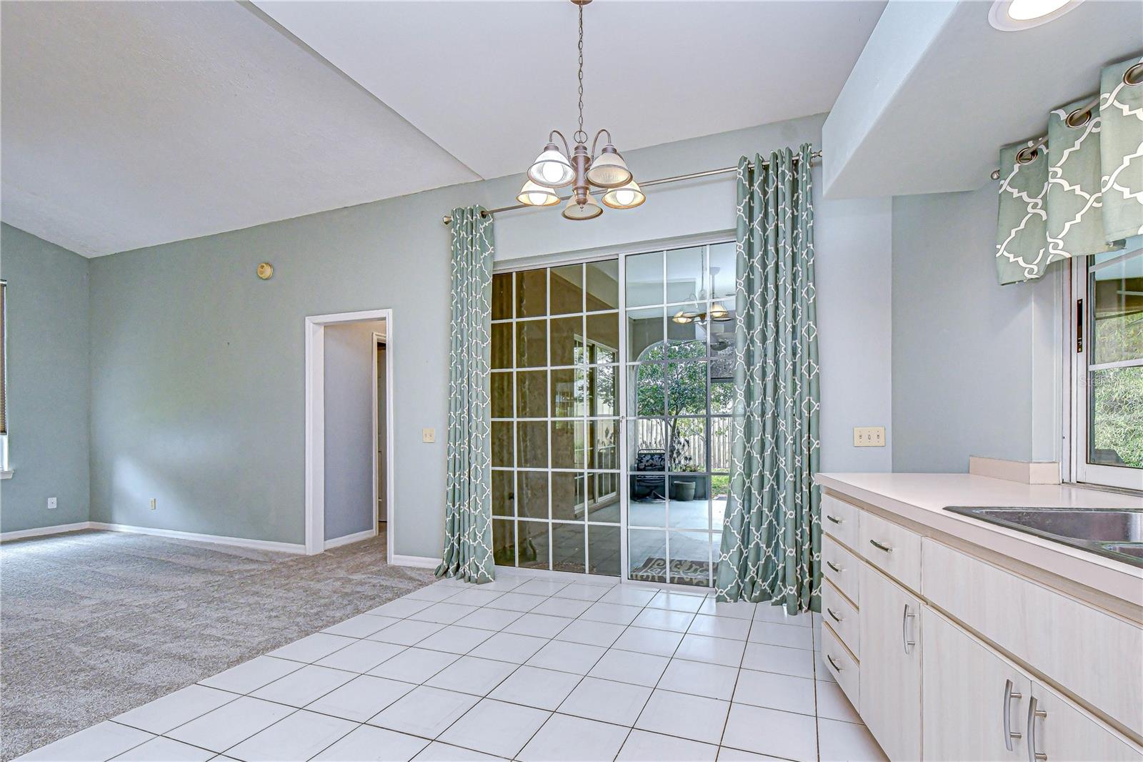 DRAKES PLACE - Residential