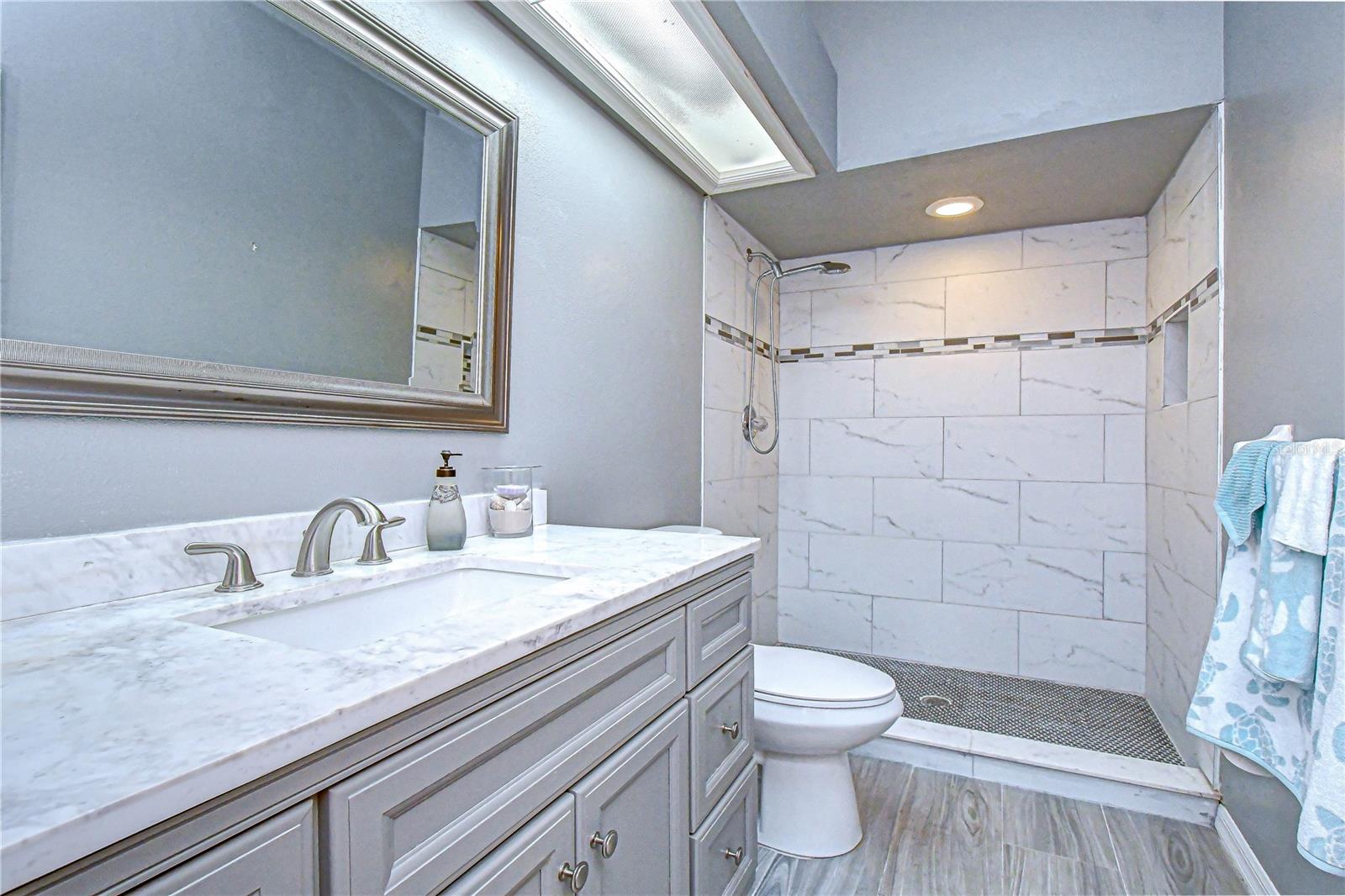 DRAKES PLACE - Residential