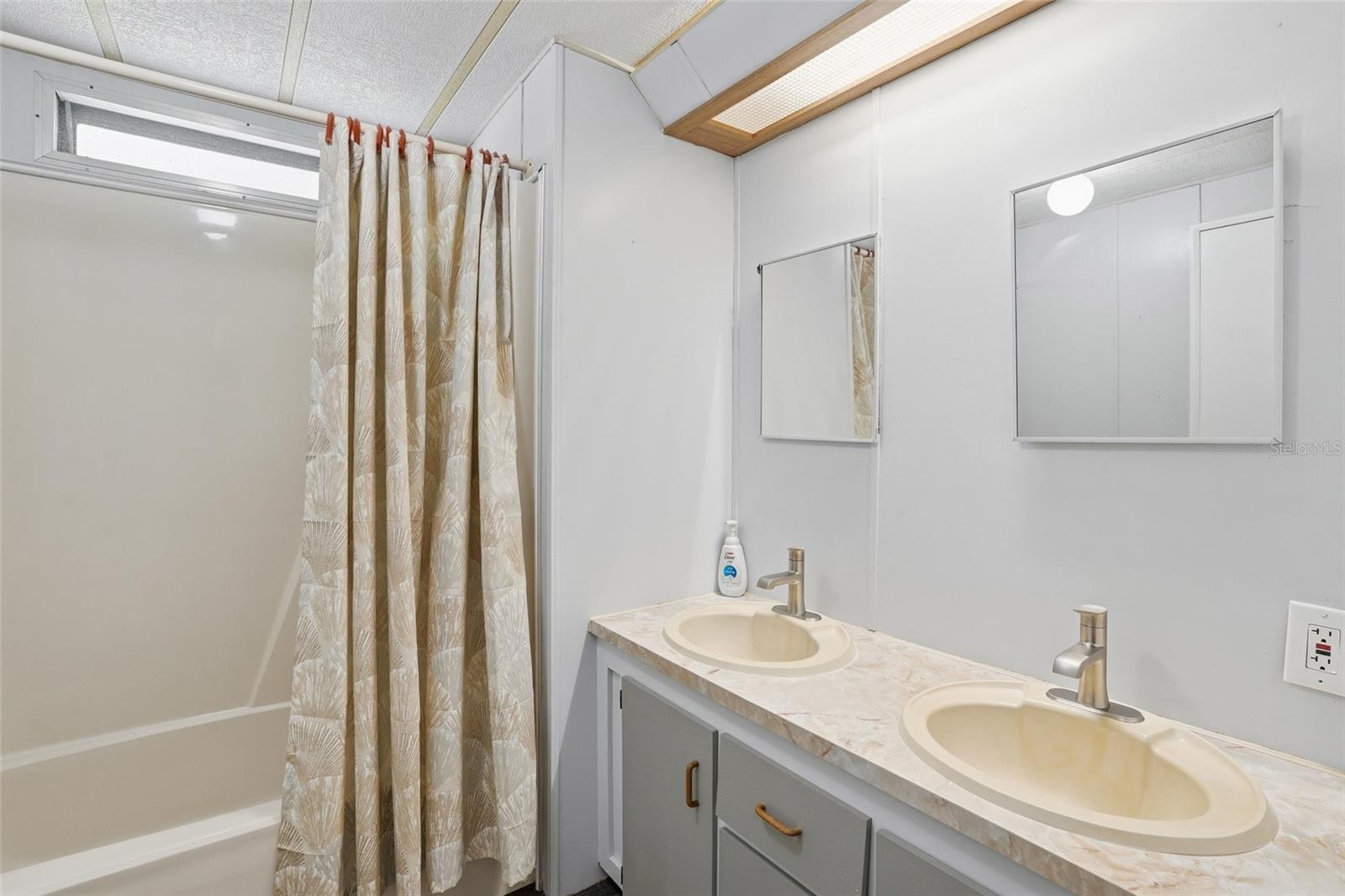 HOLIDAY PARK - Residential