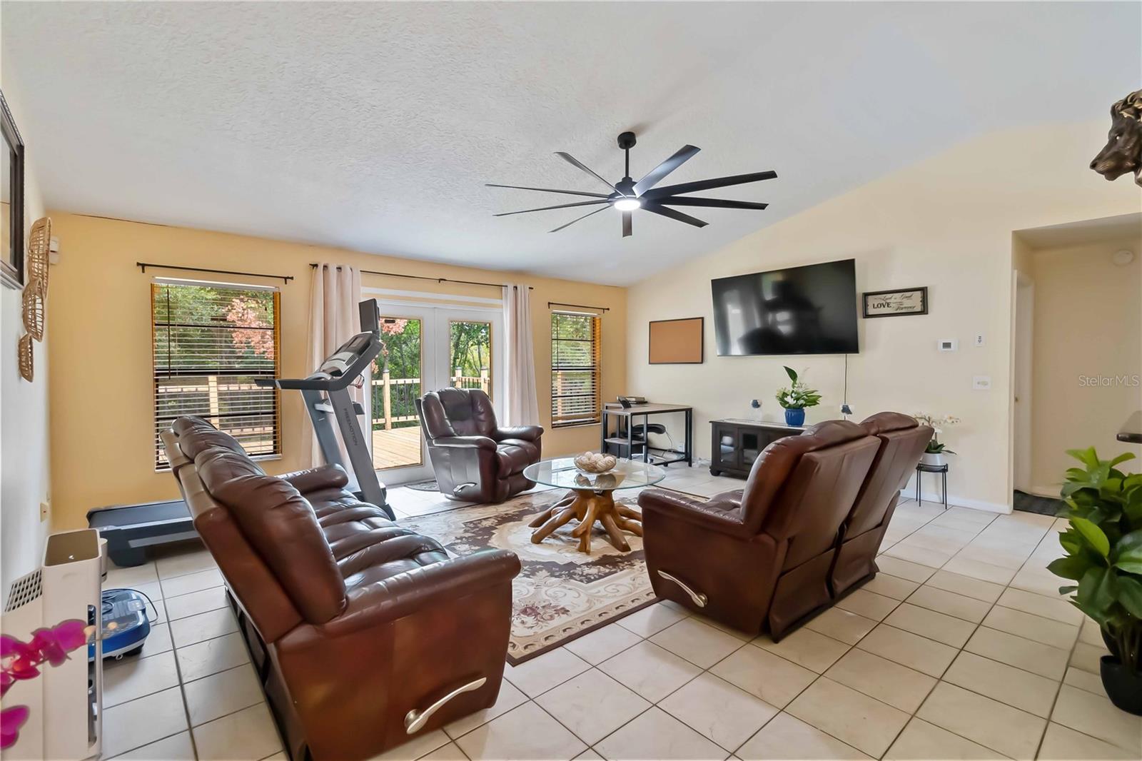 VISTA HILLS - Residential