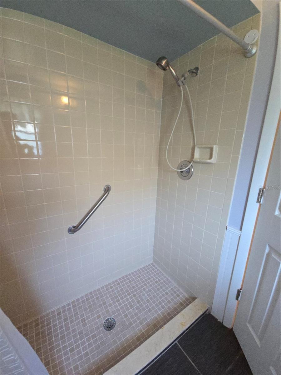 OAKWOOD VILLAS SEC C - Residential