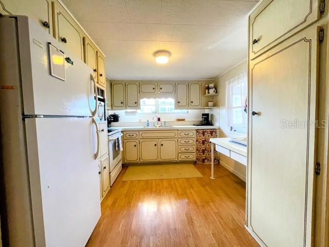 COUNTRY CLUB ESTATES - Residential