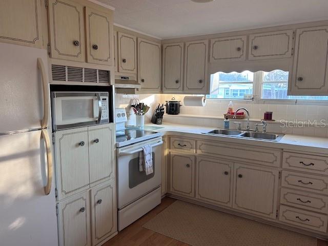 COUNTRY CLUB ESTATES - Residential