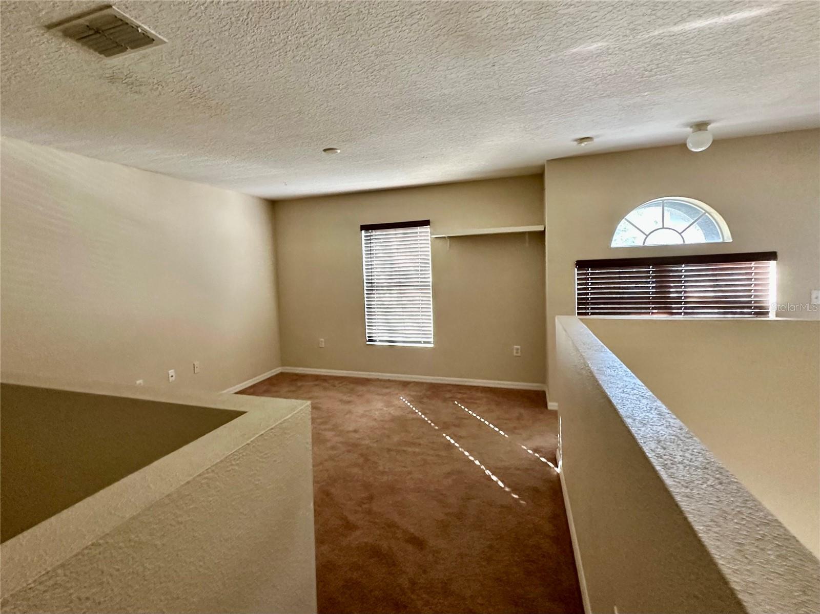 2143 TEALWOOD CIRCLE