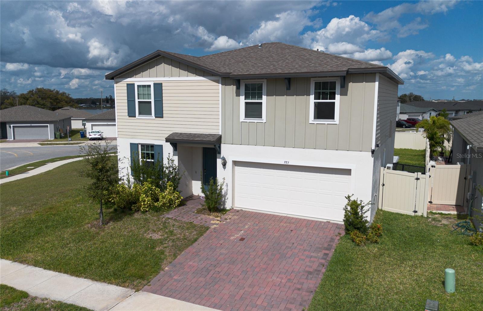953 CAMBRIDGE DRIVE