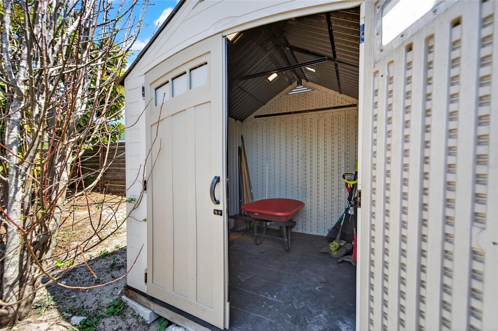 COLONIAL HILLS - Residential