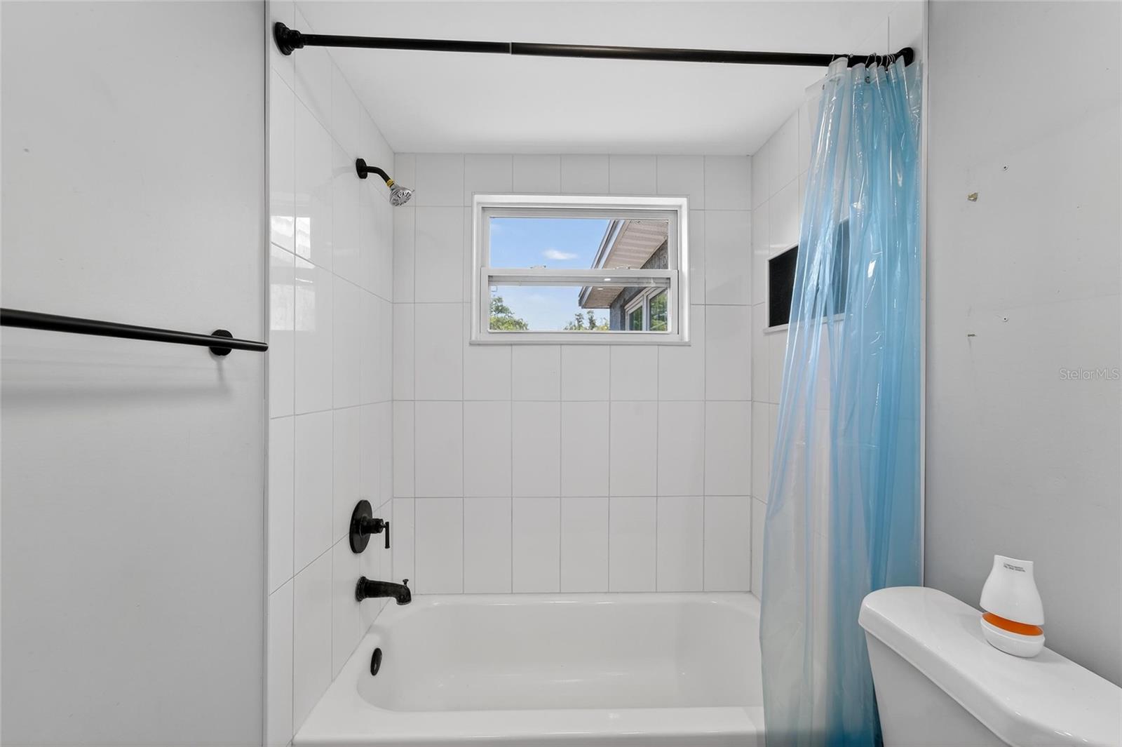 COLONIAL HILLS - Residential