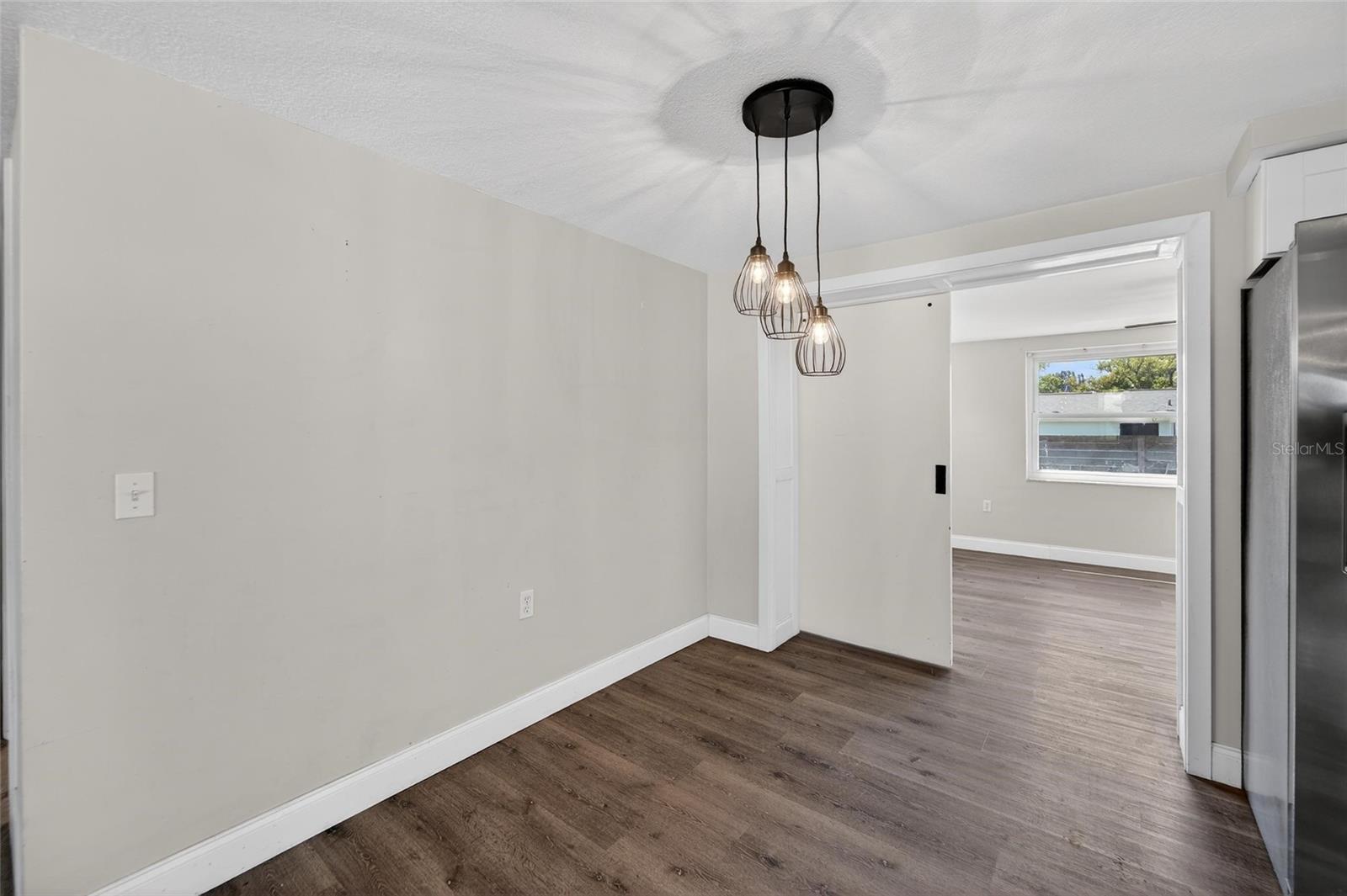 COLONIAL HILLS - Residential