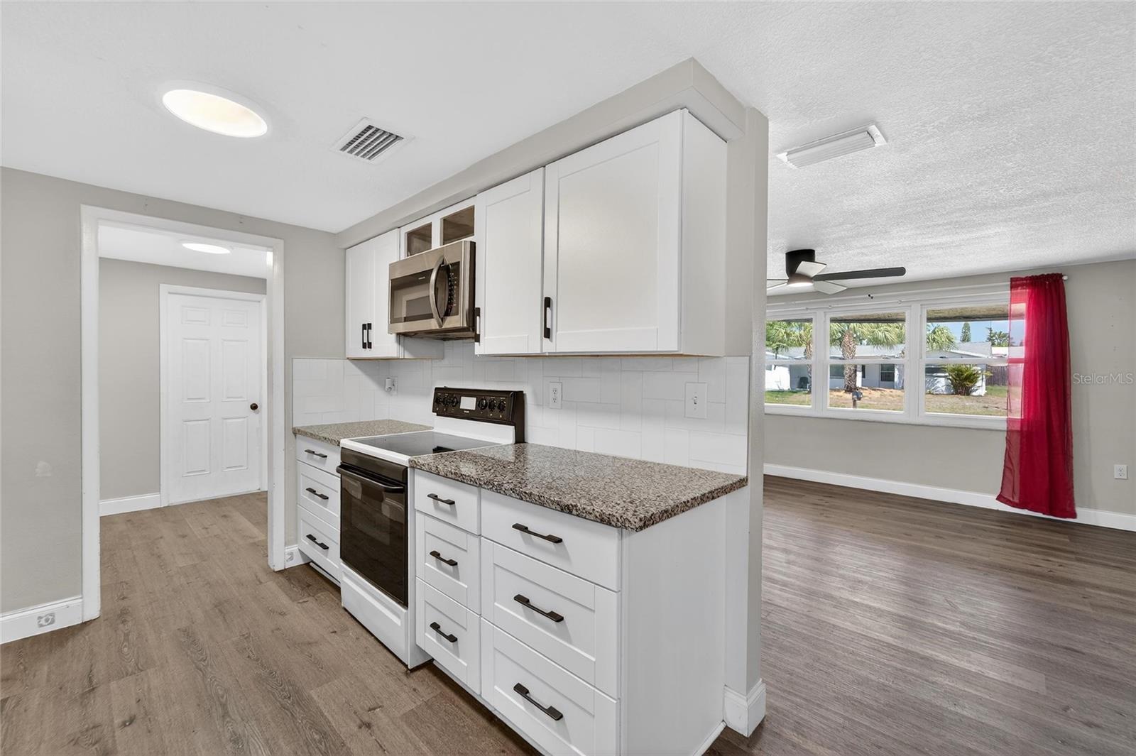 COLONIAL HILLS - Residential