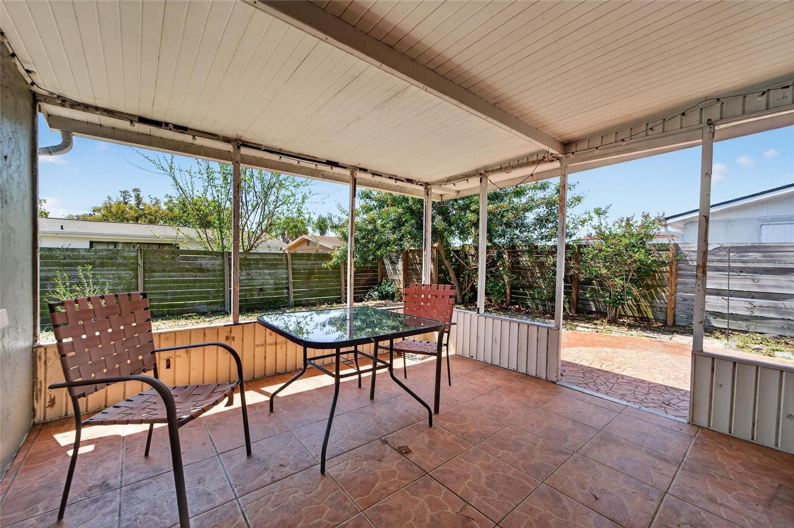 COLONIAL HILLS - Residential