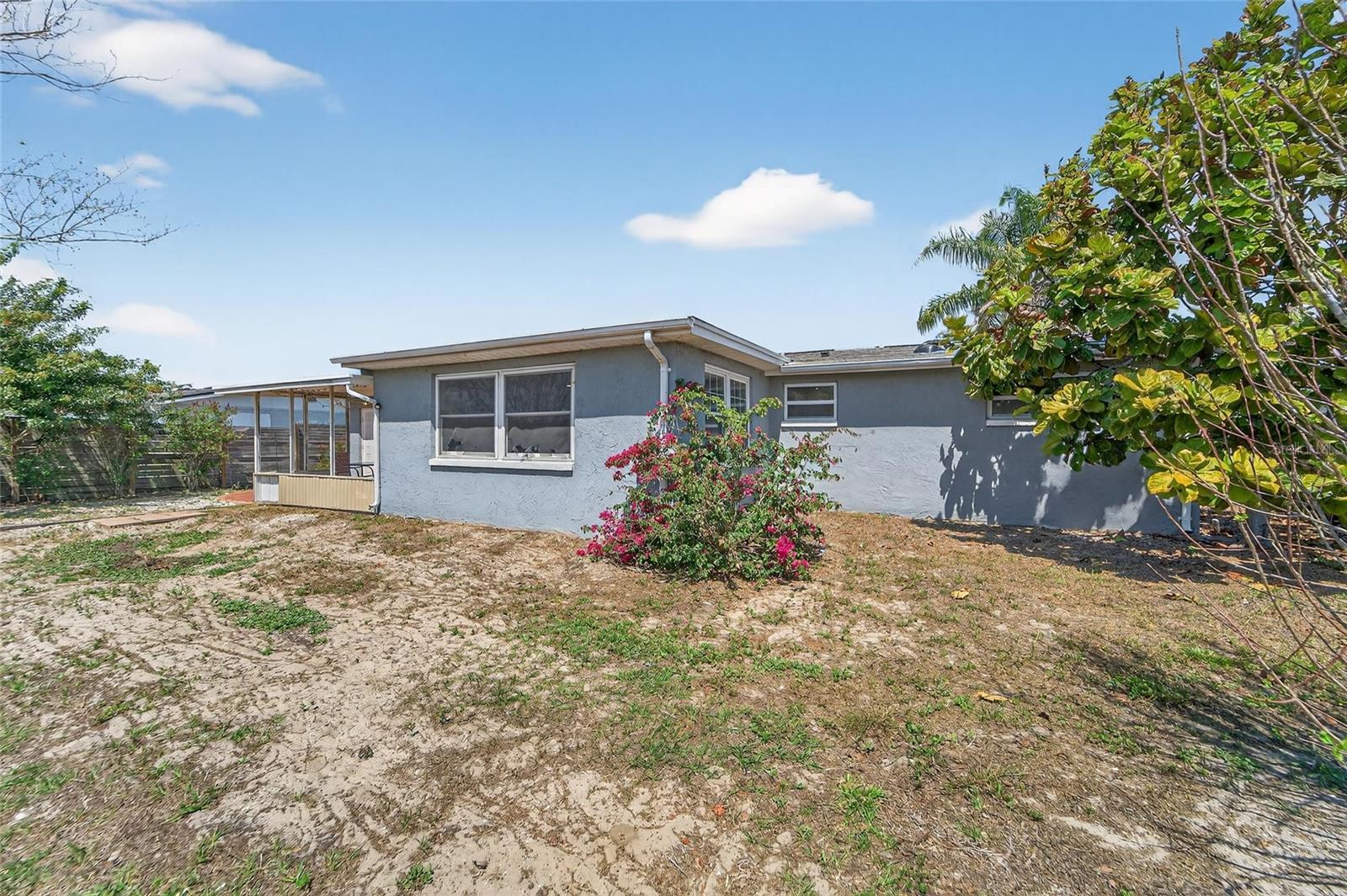 COLONIAL HILLS - Residential