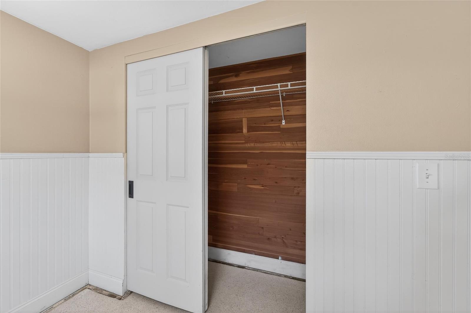 COLONIAL HILLS - Residential